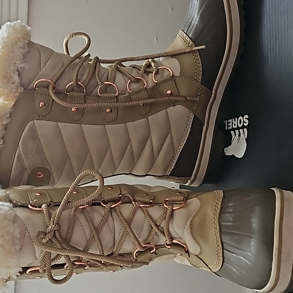 Boots - Picture 2 of 7